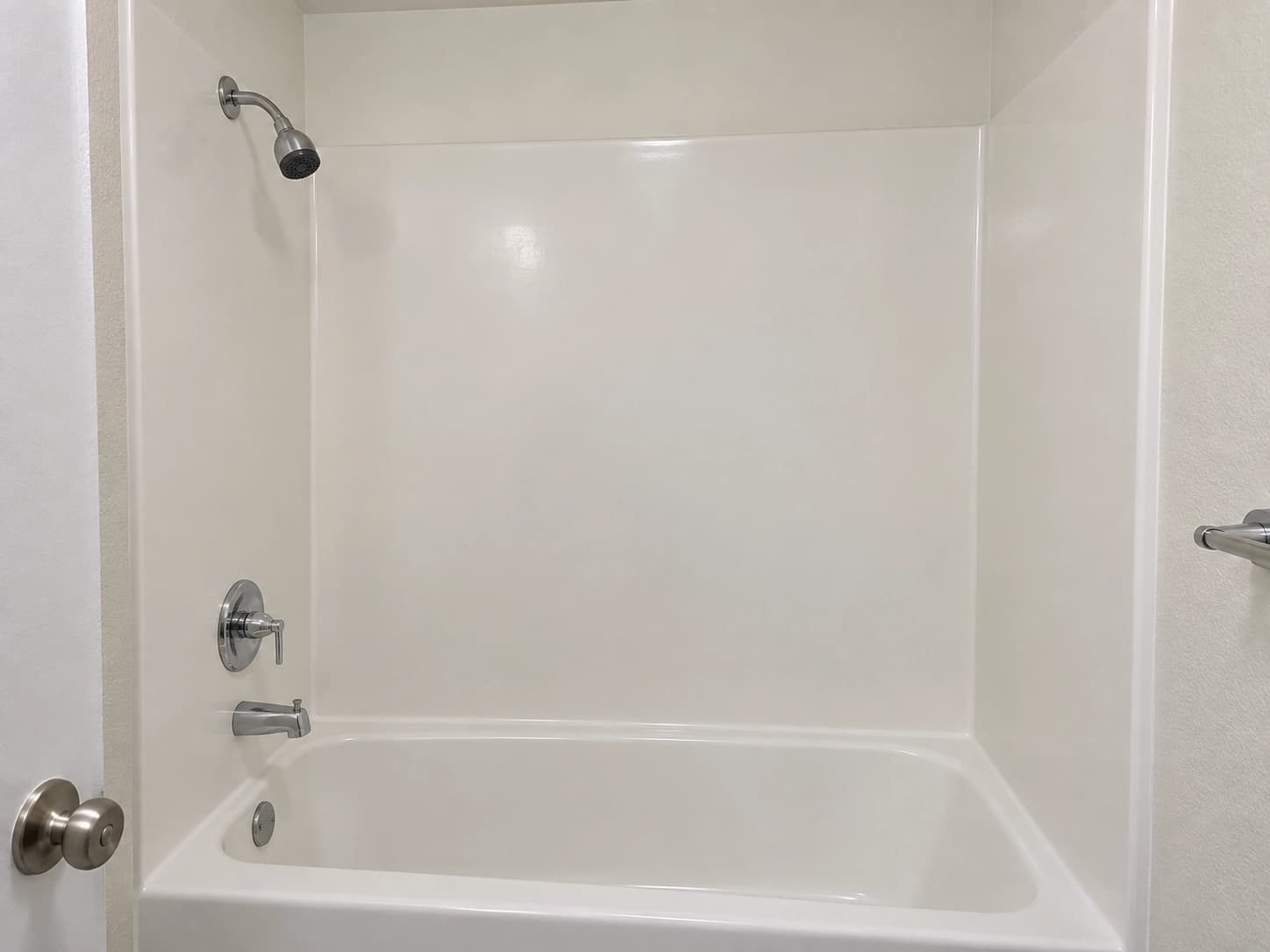 Commercial tub and shower surround image